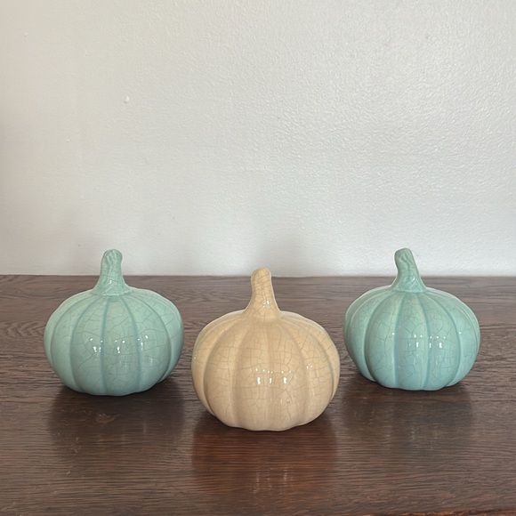 NWT- Set of 3- Crackle Finish- Blue & Cream Glossy  Ceramic Pumpkin Decorations - Picture 1 of 16